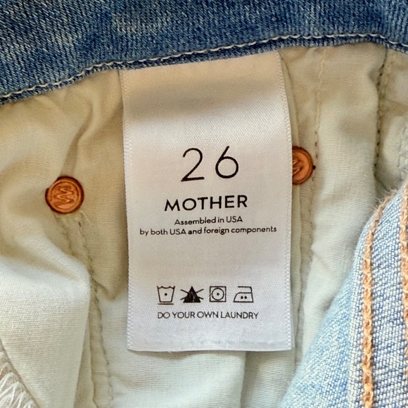 Mother Looker Ankle Fray in Wink (Size 26) - Picture 9 of 9